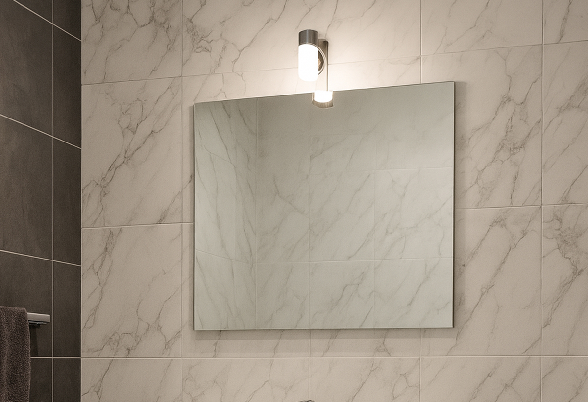 Απεικονίζεται ο καθρέπτης του μπάνιου